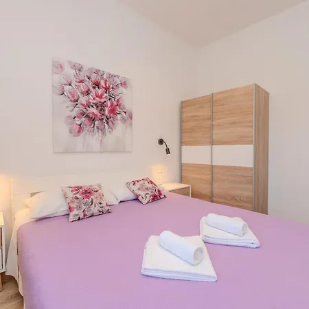 Apartment Batela *
