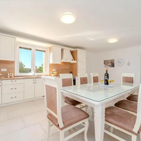 Batela アパート *