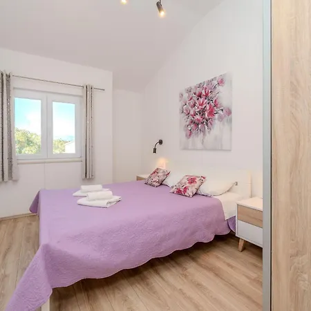 アパート Batela プリヴラカ